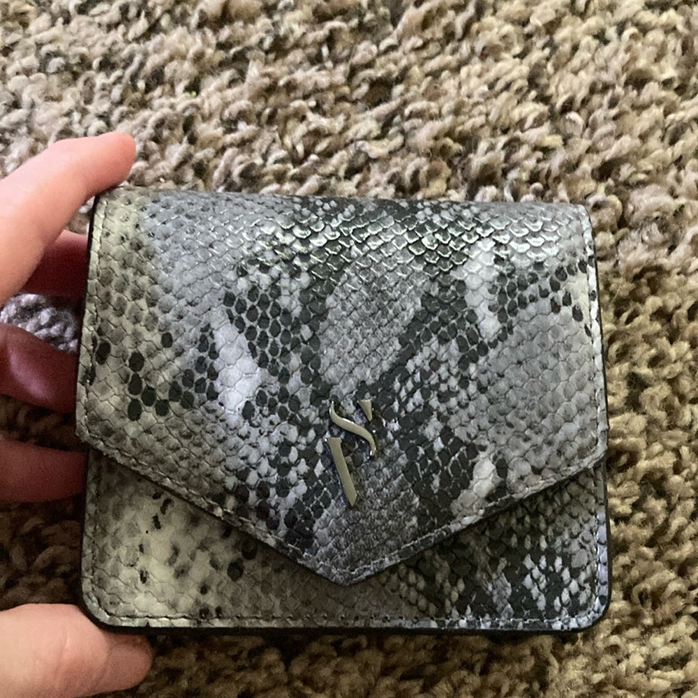 Simply Vera Vera Wang Black and Gray Snakeskin Card Wallet